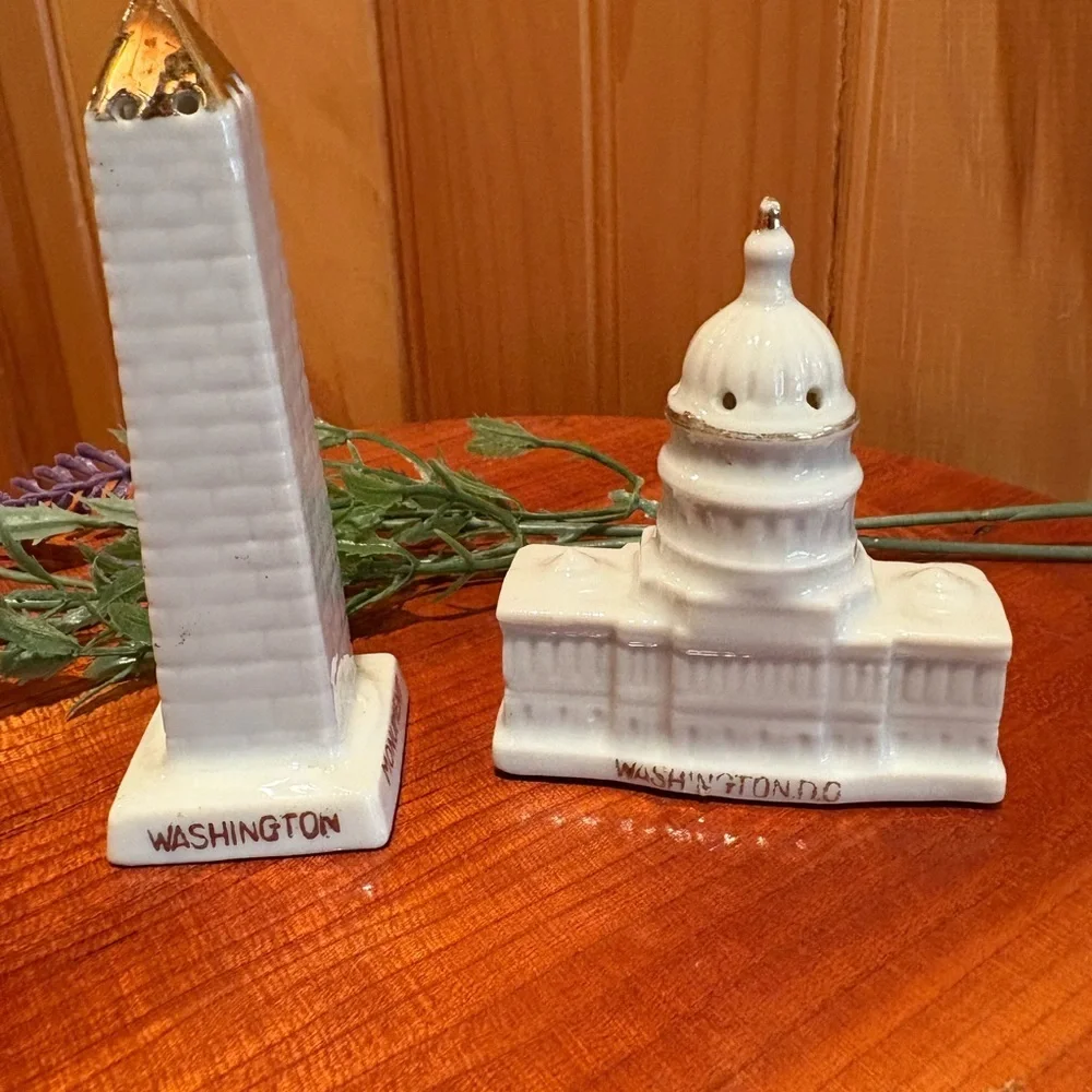 vintage salt & pepper shaker set Washington Monument and U.S. Capital porcelain